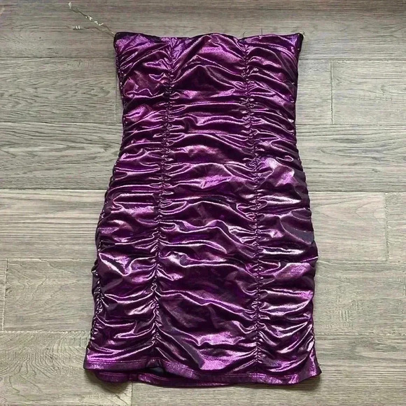 🔥SUBWAY🔥 | Fuchsia foil ruched tube top dress - Picture 10 of 10